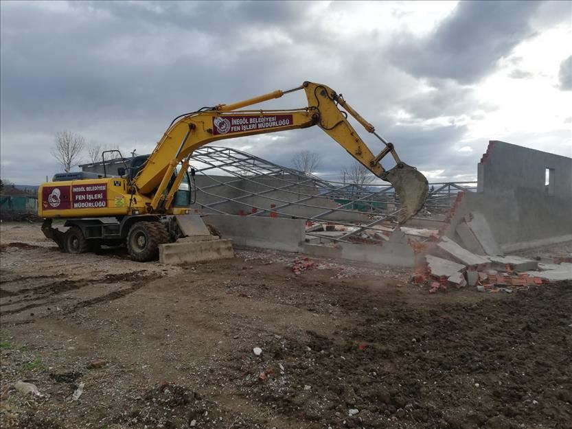Çevre Yolundaki Kaçak Yapının Yıkımı Yapıldı