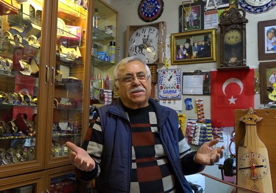 40 Yıldır Zamanı Tamir Ediyor
