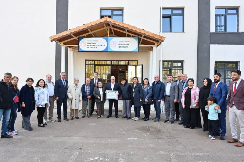 Vali Kumbuzoğlu ve Başkan Dinçer, Hayırsever Mergube Perek İleri