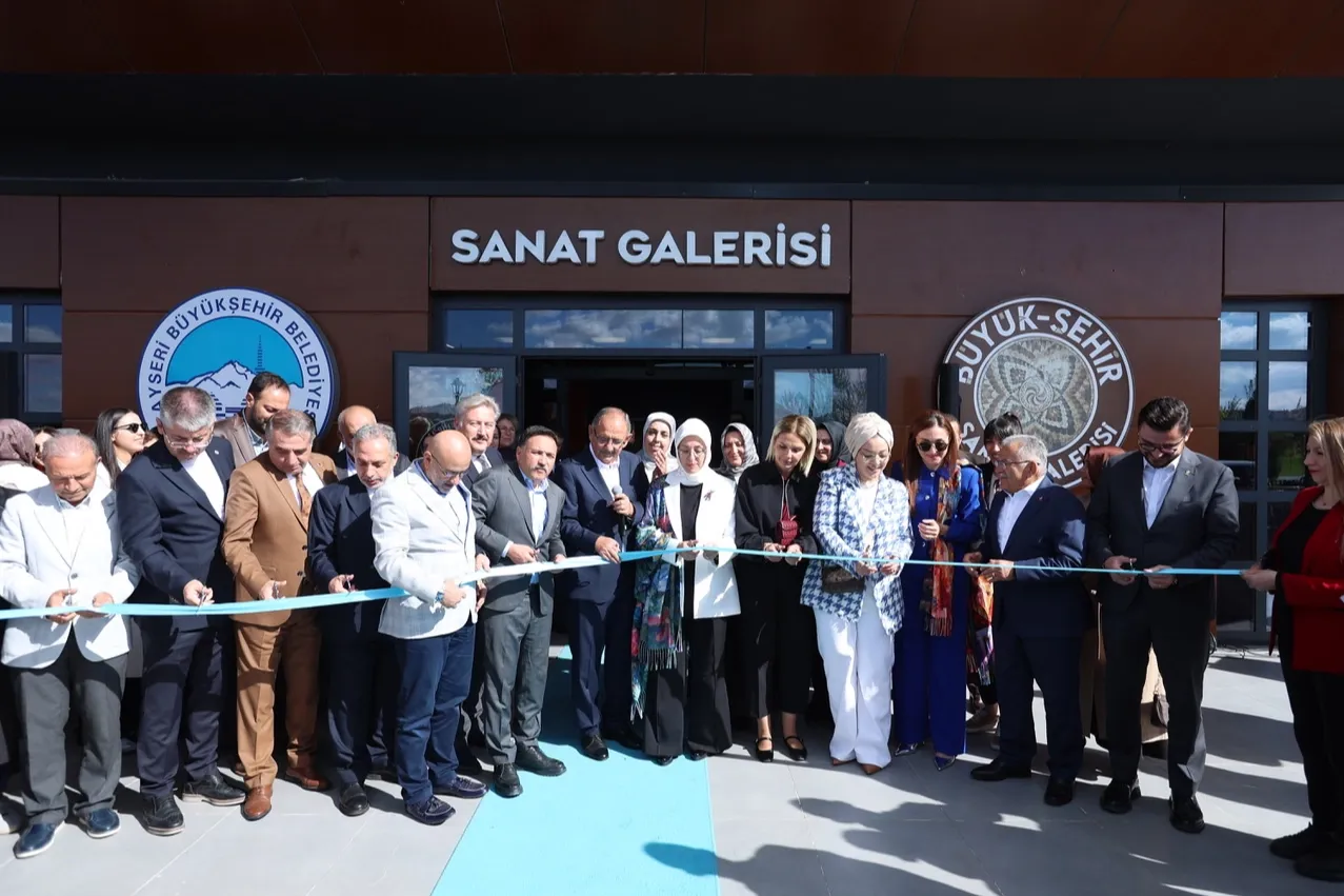 Renklerin Dili Resim Sergisi & Gelenekli Sanatlar Koleksiyonu açıldı