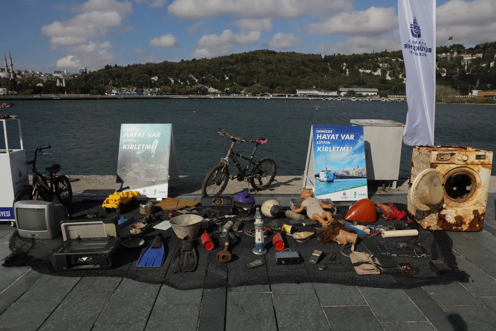 Marmara Denizi'nden neler neler çıktı? Atıklar Marmara Forum'da sergilendi