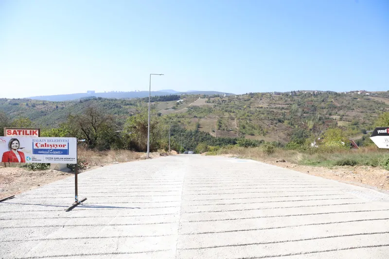İZMİT BELEDİYESİNDEN KABAOĞLU’NA KONFORLU VE GÜVENLİ YOLLAR