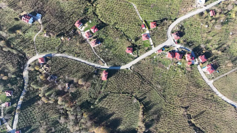 Kızılhisar-Yağızlı Bağlantı Yolu Emisyonlu Asfalt ile Yenilendi