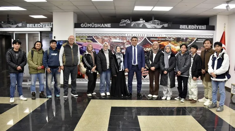 Gümüşhane Belediye Başkanı, Endonezyalı Öğrencileri Makamında Kabul Etti