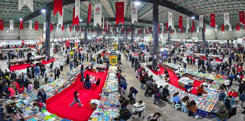 Denizli Kitap Fuarı, yazarları ve okurları buluşturdu