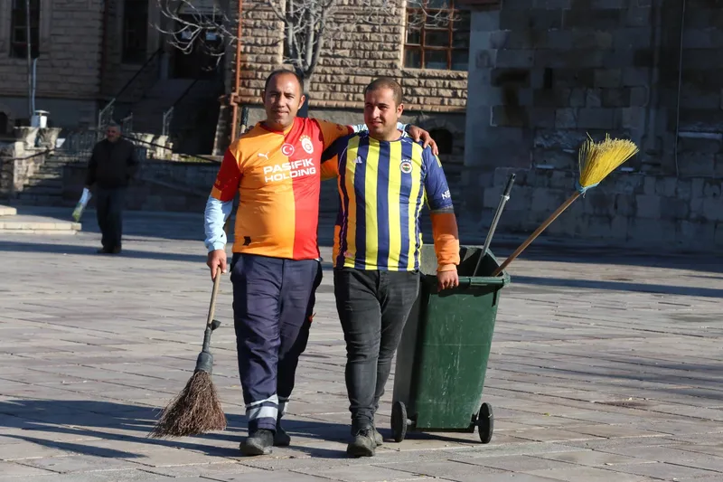 Aksaray Belediyesi Personelinden Derbi Öncesi Dostluk Vurgusu