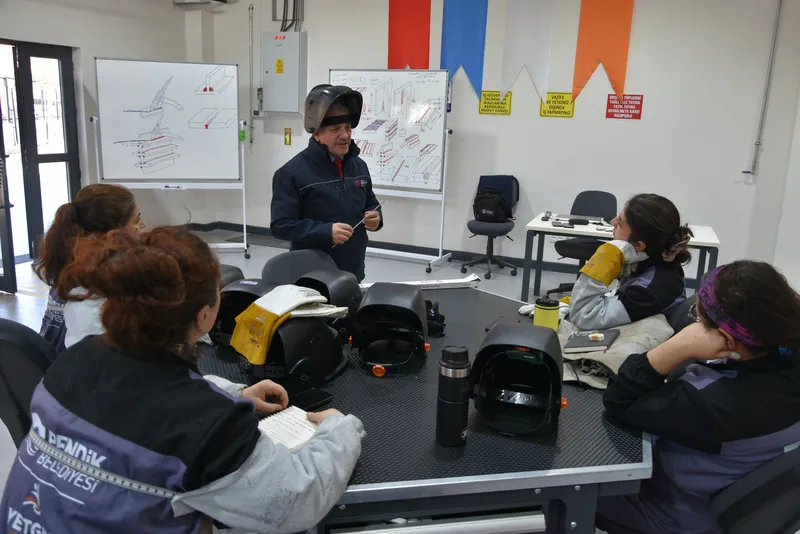 Pendik Belediyesi YETGİM, Kadınlar İçin Kaynakçılık Eğitimi Başlattı