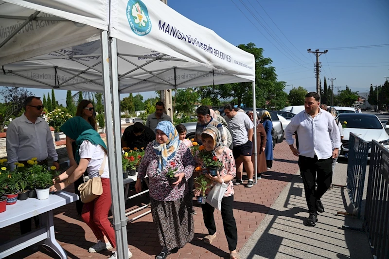 Bayramda Çiçekler Büyükşehir’den
