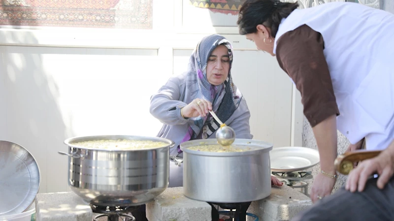 Bolluk ve Bereketin Sembolü Aşure İkram Edildi