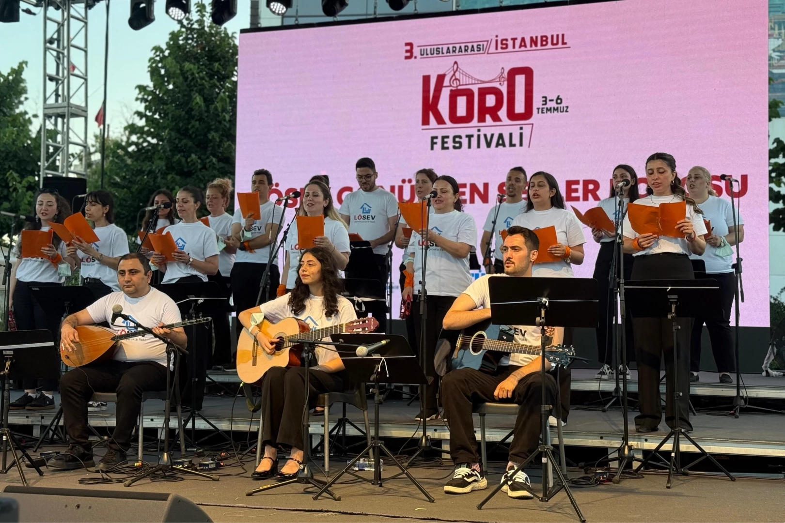 LÖSEV gönüllüleri İBB Korolar Festivali