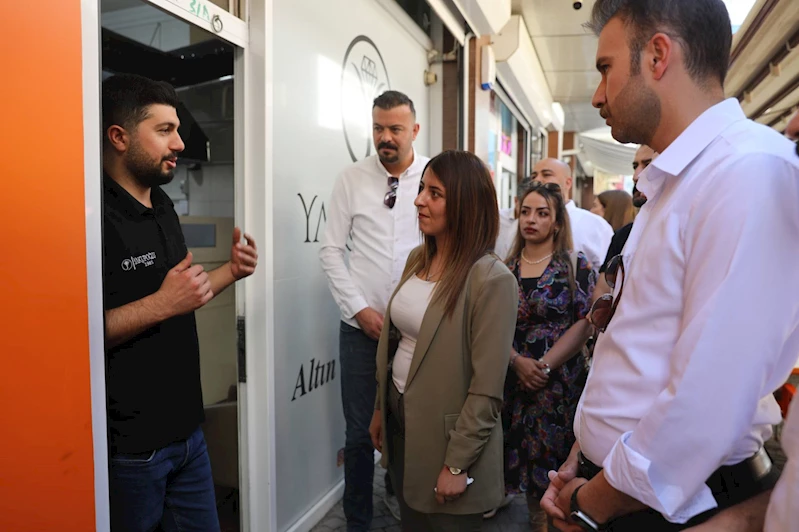 Eşbaşkan Canan Uzunay Kahvaltıcılar Sokağı Esnafını Ziyaret Etti