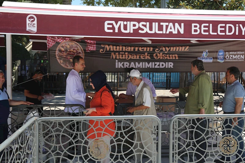 Eyüpsultan’da Muharrem ayı bereketi: Aşure ikramları devam ediyor