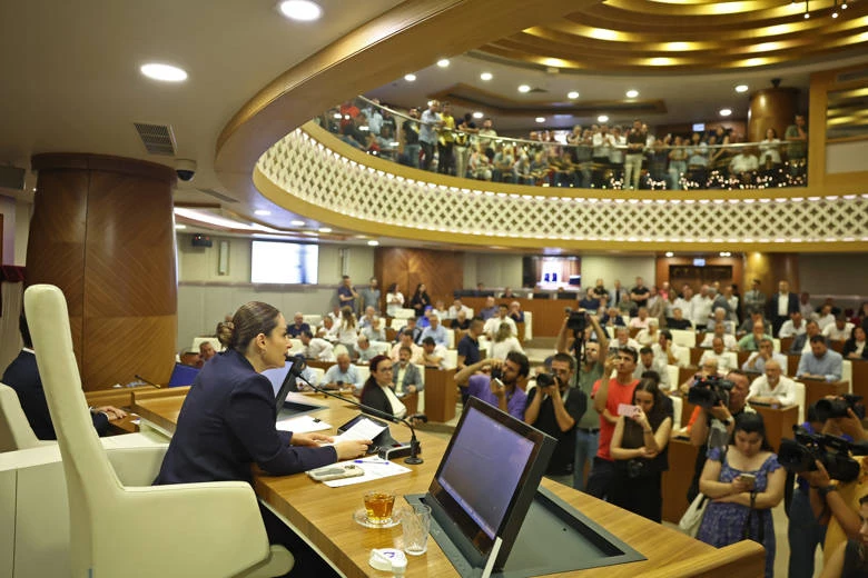 Büşra Özdemir Antalya Büyükşehir Belediyesi Başkan Vekili seçildi