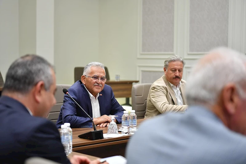 Başkan Büyükkılıç’tan Melikgazi’de Yatırım Değerlendirme Toplantısı