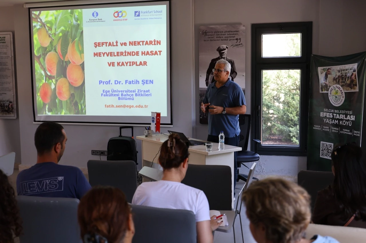  Efes Tarlası Yaşam Köyü’nde şeftali üreticilerine eğitim