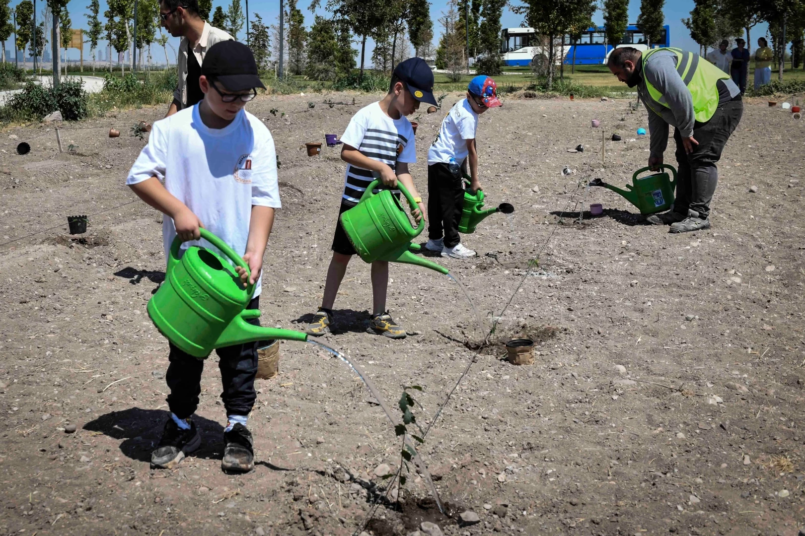 Meşe palamutları Ata Çiftliği’nde doğayla buluştu