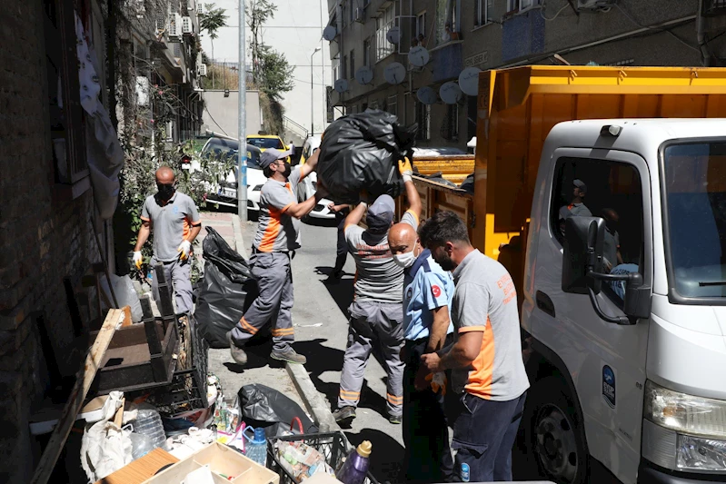 Eyüpsultan’da çöp ev temizlendi