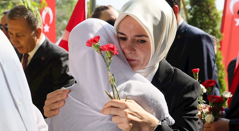 Aile ve Sosyal Hizmetler Bakanımız Göktaş, 15 Temmuz Şehitliği