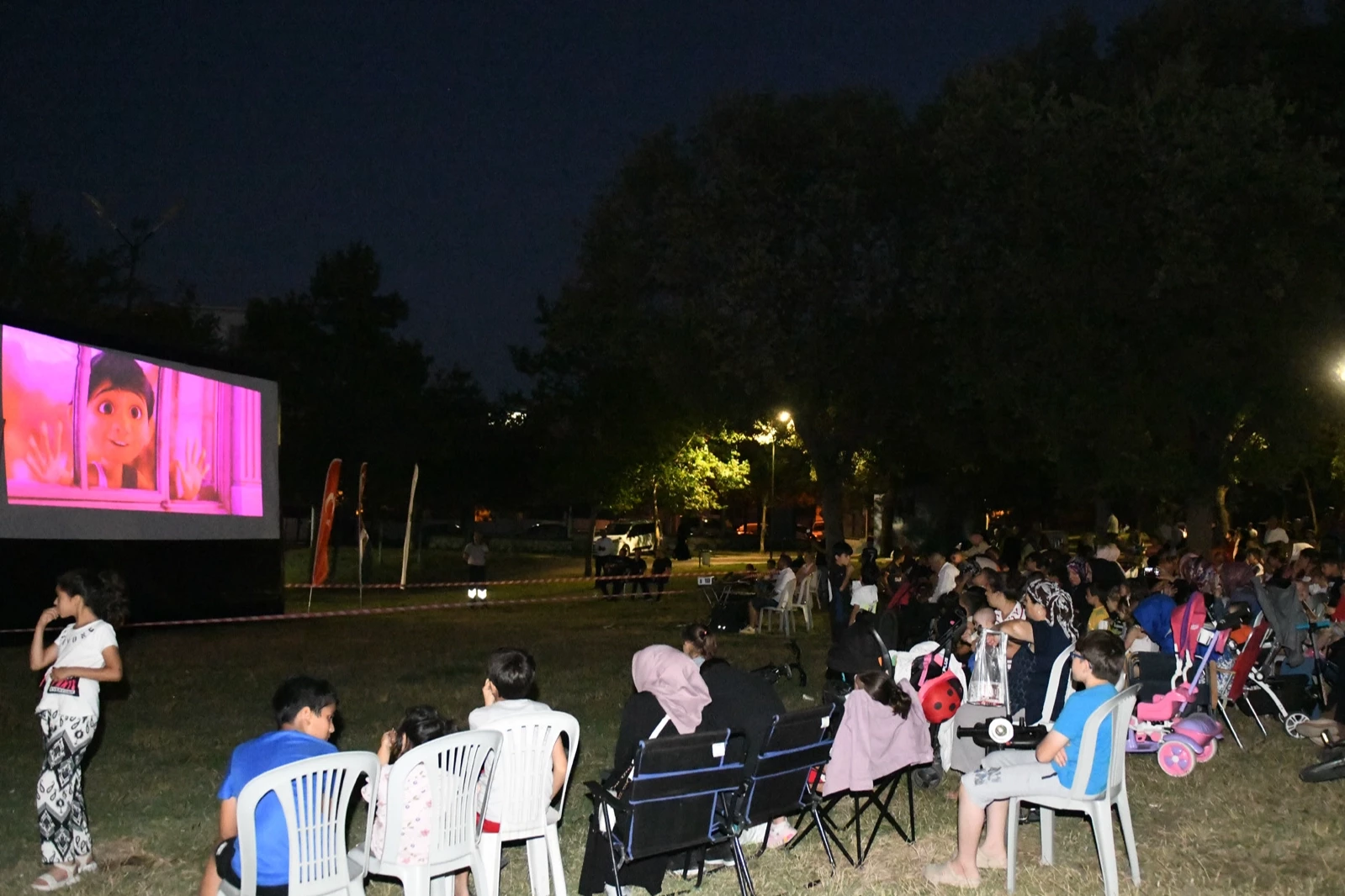 Bursa Osmangazi’de açık hava sinema keyfi devam ediyor
