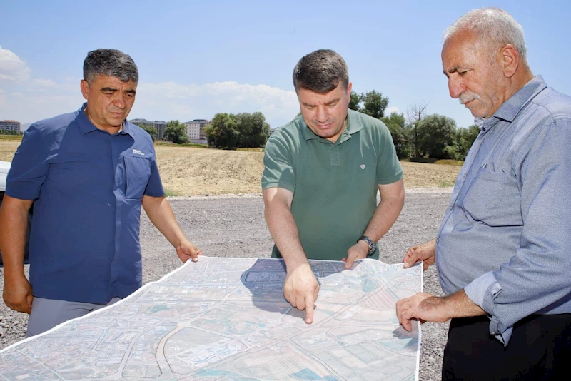 BAŞKAN DİNÇER, 40 METRELİK YENİ ÇEVRE YOLU’NDA İNCELEMELERDE BULUNDU