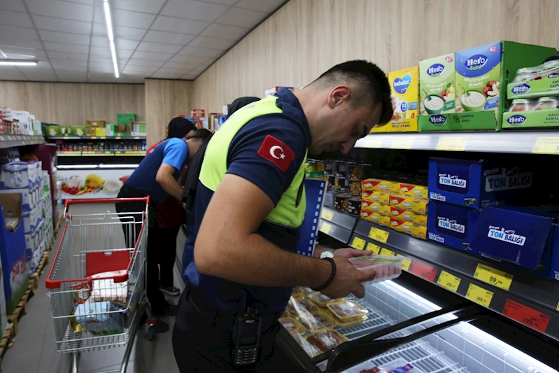 Zabıta ekiplerinden marketlere sıkı denetim