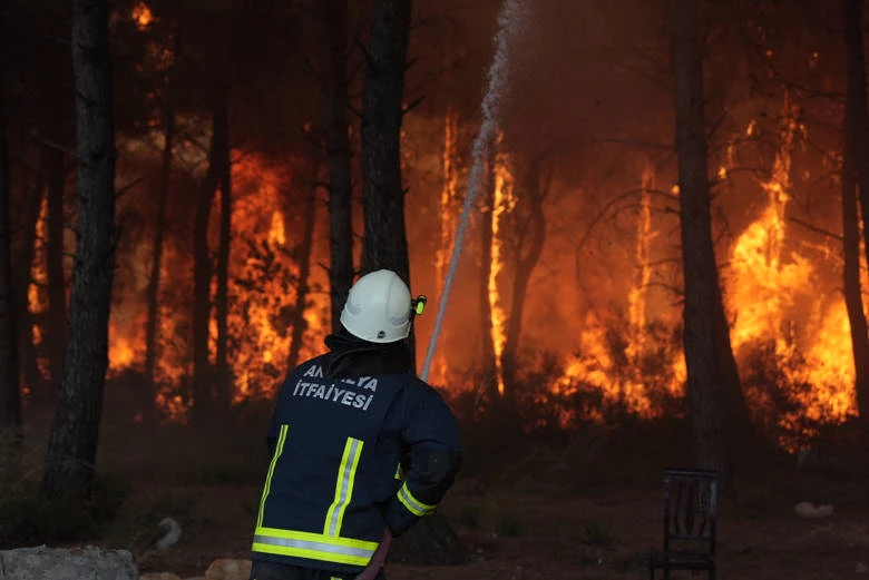 Antalya’da 4 farklı noktada orman yangını çıktı