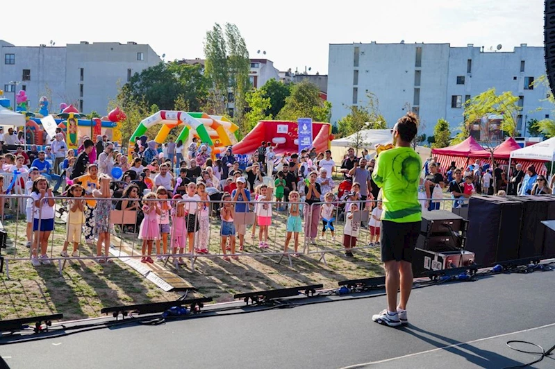 “ÖZGÜRLÜK VE DEMOKRASİ ŞENLİĞİ” HEM MEYDANLARDA HEM YOLLARDA