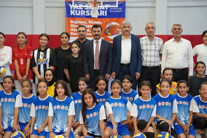 Kahta Belediyesi Yaz Spor Okulları’nda Basketbol ve Voleybol Heyecanı Sürüyor