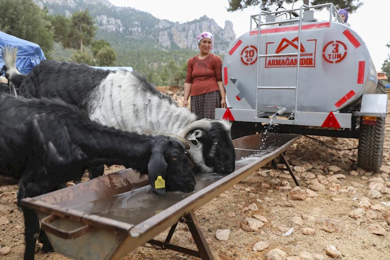 Büyükşehir, ‘Sulama Tankeri’ Desteğiyle Yetiştiriciye Can Suyu Oluyor