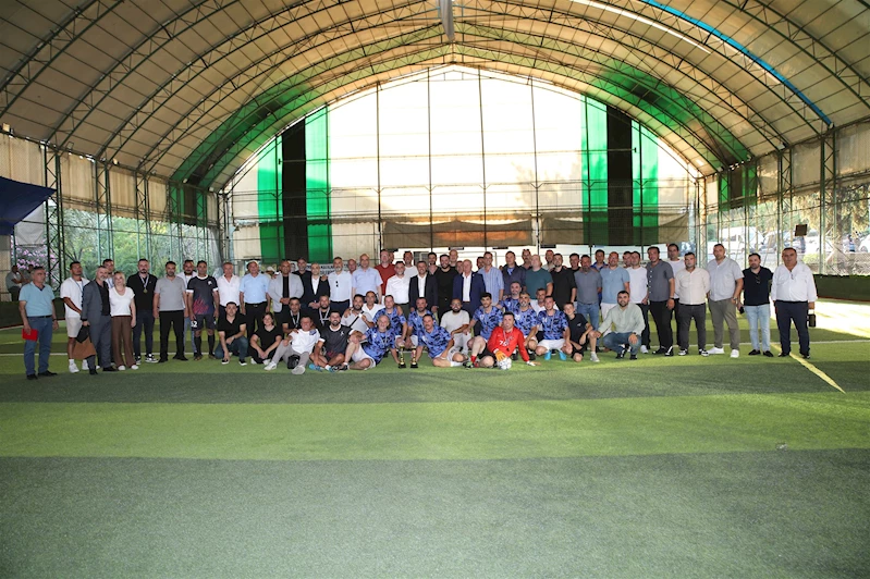 SENDİKAL DAYANIŞMAYLA DÜZENLENEN FUTBOL TURNUVASINDA ŞAMPİYON ULAŞIM HİZMETLERİ OLDU