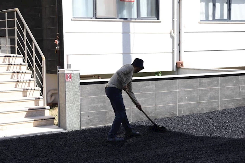 YENİ MAHALLE’DE DEVAM EDEN ASFALT SERİMİ İLE MALTA PARKI’NDA SÜRDÜRÜLEN DÜZENLEME ÇALIŞMALARINI YERİNDE İNCELEDİK.