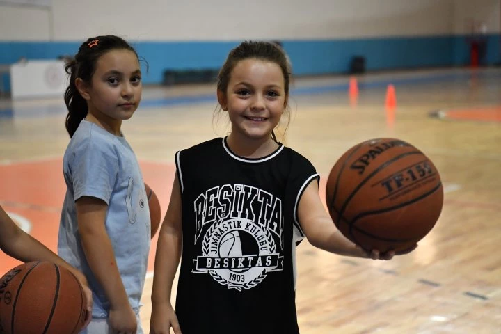 Yeşilyurt Belediyesinin Basketbol Kursu, Miniklere Neşe Ve Enerji Getiriyor!
