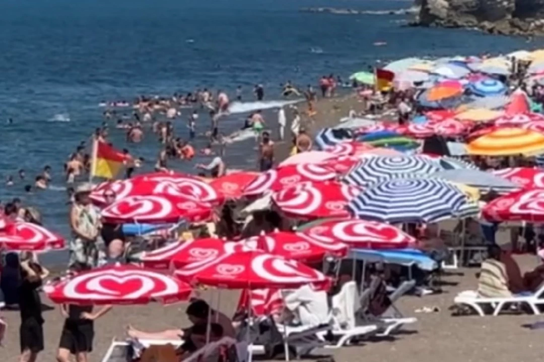 Sıcak hava tatilcileri Akçakoca’ya çekti