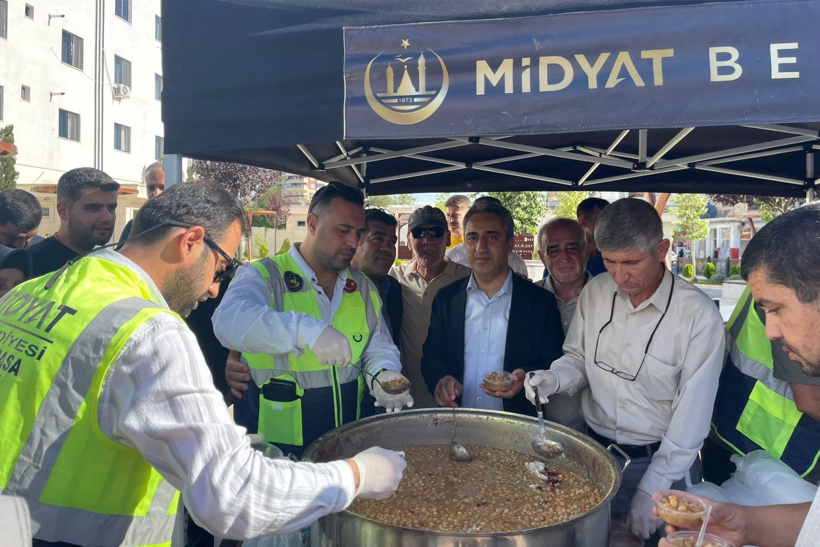 Mardin Midyat’ta aşure ikramı