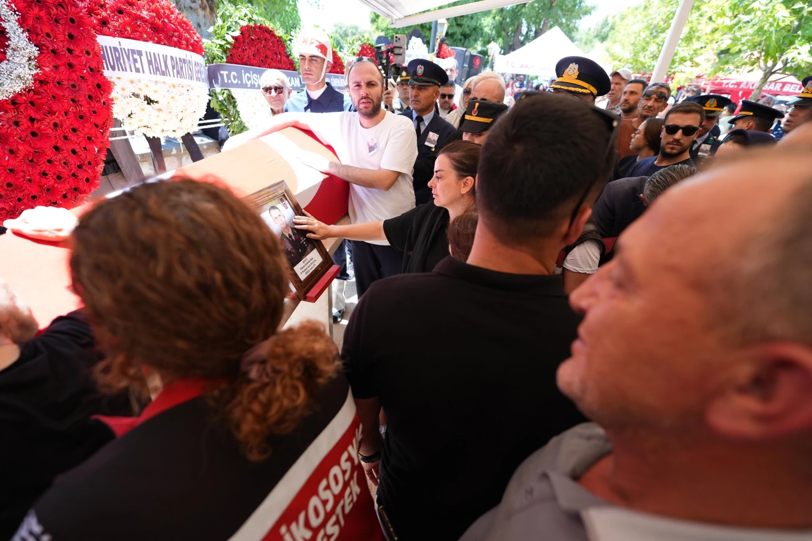 Şehit astsubay Akhisar’da son yolculuğuna uğurlandı