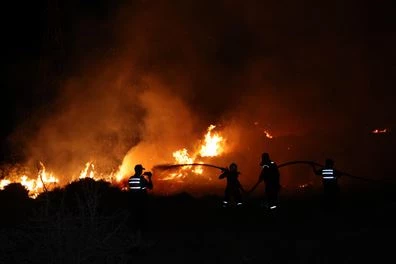 Çeşme’de yangınla mücadele sürüyor!
