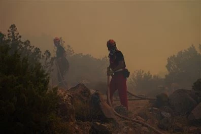 Çeşme’de yangınla mücadele 2. gününde devam ediyor
