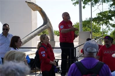 “Temiz Deniz, Temiz Çeşme” için Çeşme el ele