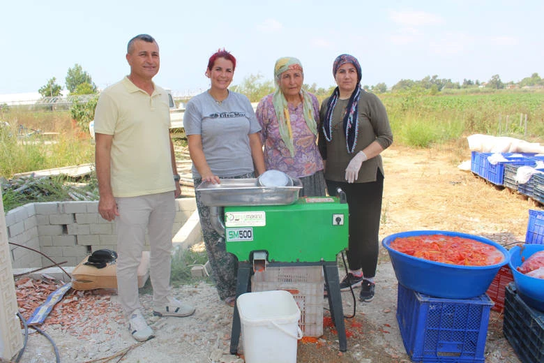Antalya Büyükşehir Belediyesi makine destekleriyle halkın yanında