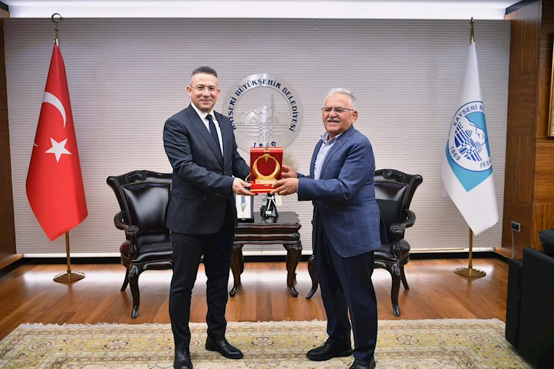 Başkan Büyükkılıç, Haftanın İlk İş Gününe Ziyaretçi Yoğunluğu ile Başladı