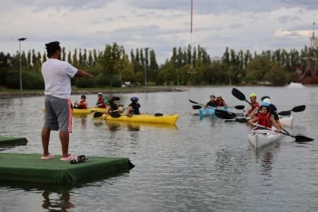 BÜYÜKŞEHİRDEN YETİŞKİNLERE DENİZ KANOSU DENEYİMİ