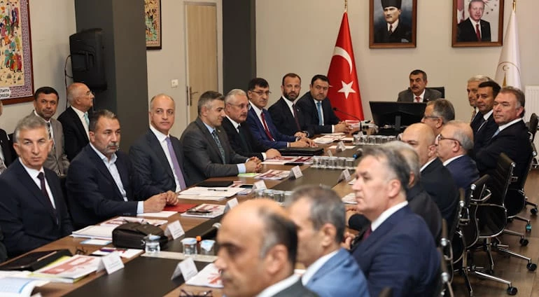 MİLLİ EĞİTİM BAKANI YUSUF TEKİN ŞEHRİMİZDEKİ EĞİTİM FAALİYETLERİNİ DEĞERLENDİRDİ