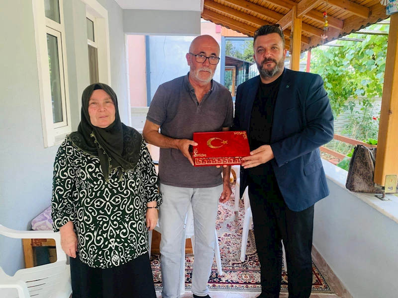 İZMİT BELEDİYESİNDEN KANDIRA’DA ŞEHİT VE GAZİ AİLELERİNE ZİYARET