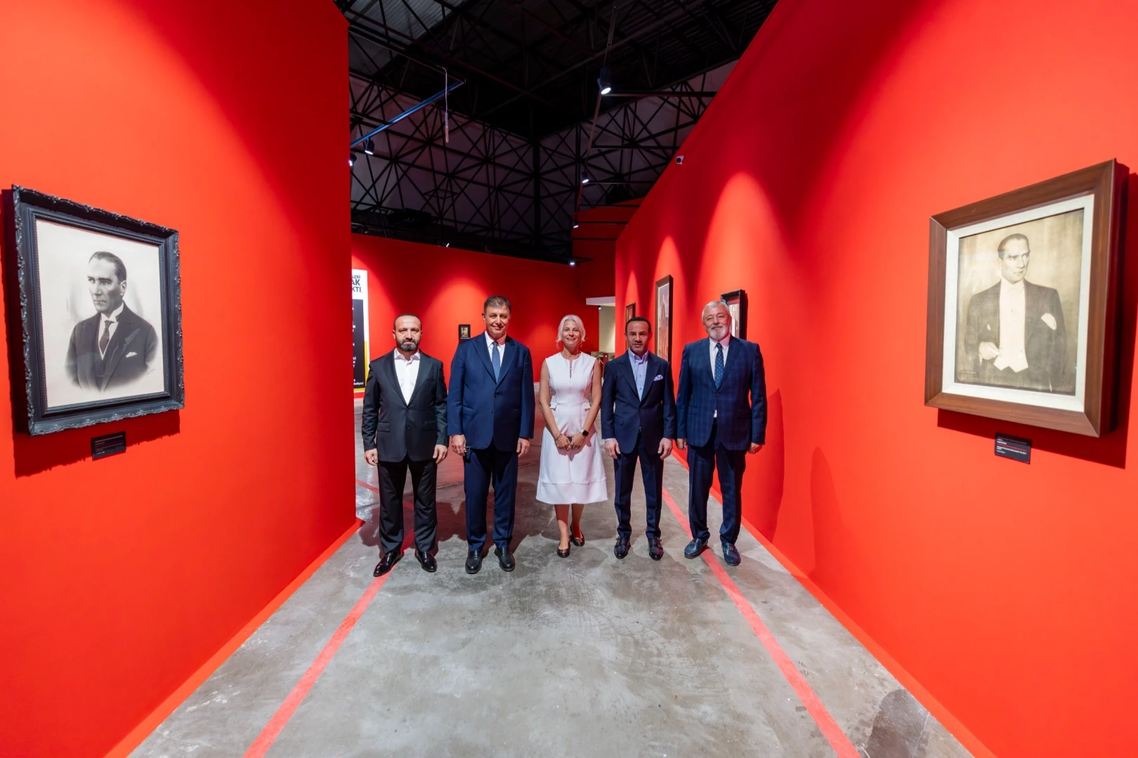 Atatürk ve Refik Anadol sergileri İzmirliler ile buluşuyor