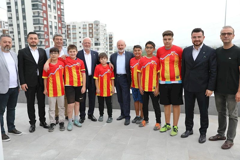 BAŞKAN ÇOLAKBAYRAKDAR, GENEL BAŞKAN VEKİLİ ELİTAŞ’I KOCASİNAN AKADEMİ’DE AĞIRLADI