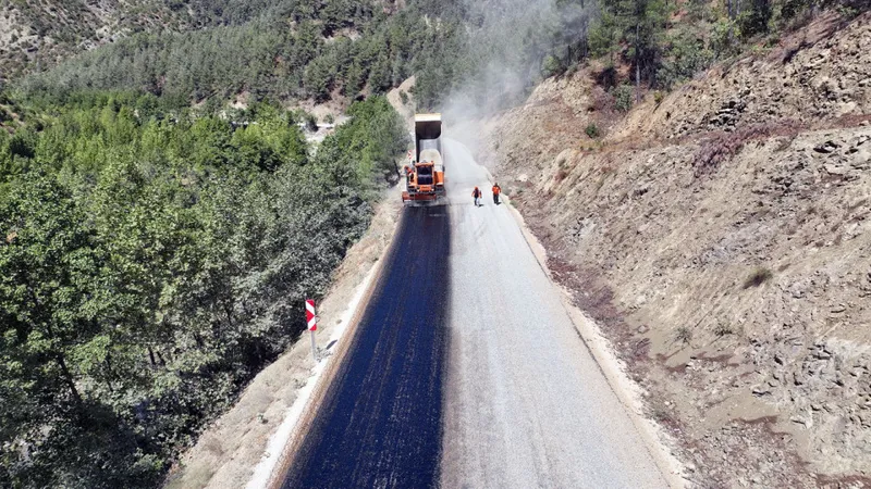 Andırın ile Şehir Merkezi Ulaşımını 20 Kilometre Kısaltacak Yol Tamamlanıyor