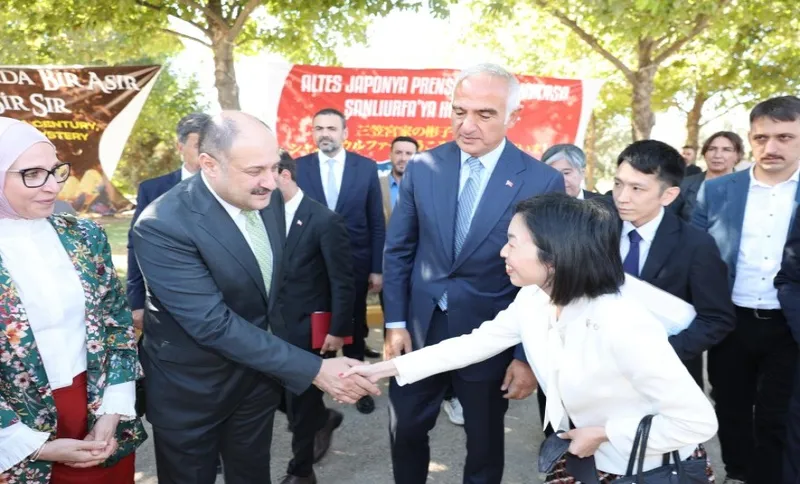 BAŞKAN GÜLPINAR, JAPON PRENSESE ASIRLIK MEKTUBU HEDİYE ETTİ