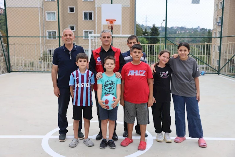 BAŞKANIMIZ YAPIMI TAMAMLANAN TOKİ EVLERİ SPOR SAHASINI ZİYARET ETTİ