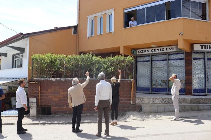 İZMİT BELEDİYESİ TÜYSÜZLER MAHALLESİ’NİN TALEPLERİNİ YERİNDE DİNLEDİ