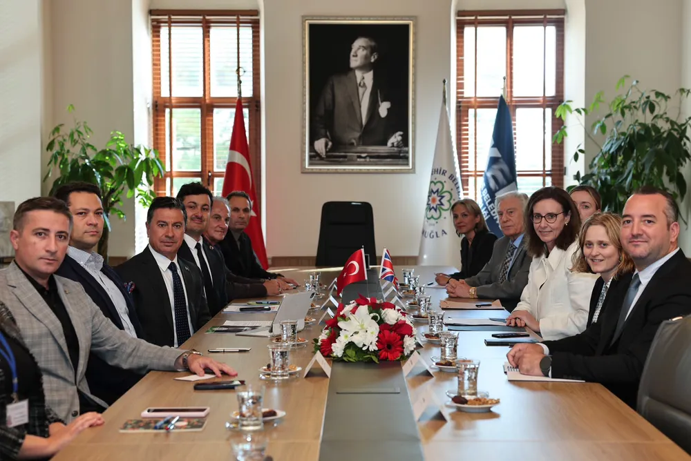 Muğla Büyükşehir Belediye Başkanı Ahmet Aras, Birleşik Krallık Büyükelçisi ile Bir Araya Geldi